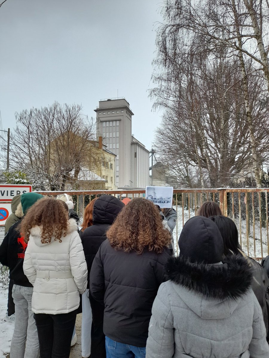 CDIGauguin45's tweet photo. Les 1ères bac pro Métiers de la Mode et Hygiène Propreté et Stérilisation visitent le CERCIL et la gare de Pithiviers dans le cadre du Concours National de la Résistance et de la Déportation.
"On se sent vraiment oppressés." dit Imane dans la salle des enfants. https://t.co/U0OUQU9KAf