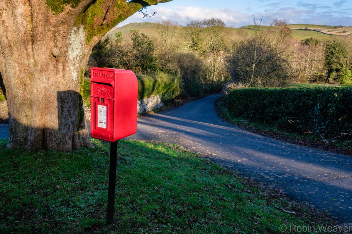 #postboxsaturday A cold winter morning this week brightened up by the morning sun on this post box in the Peak District village of Thorpe, Derbyshire. #photography #derbyshire #peakdistrict