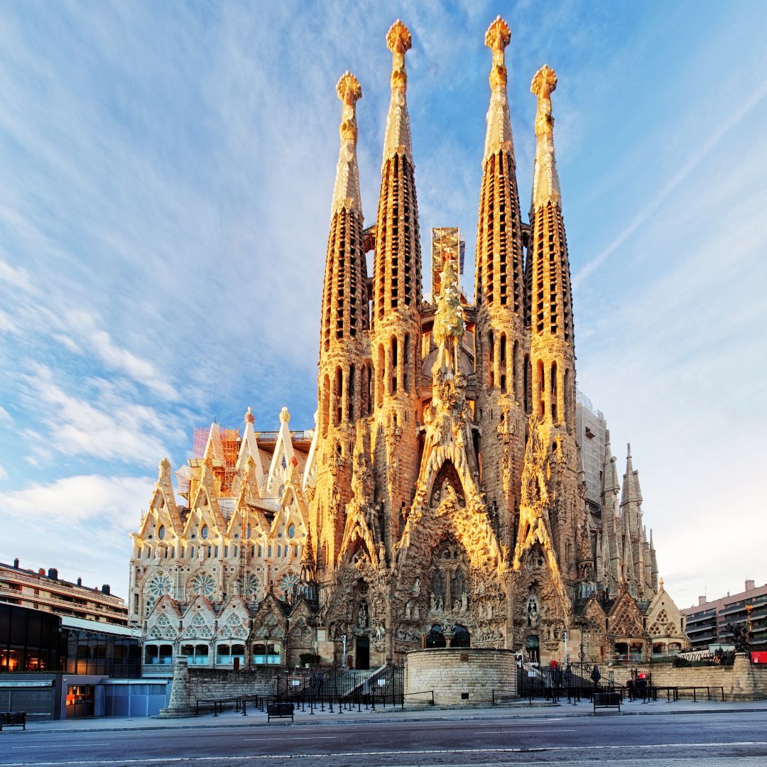 FINSAgency's tweet image. Day 9 Bucket List #12 – Explore Sagrada Familia in Barcelona! Designed by Antoni Gaudí, this architectural marvel captivates with intricate details and breathtaking stained glass windows. #SagradaFamiliaMagic #BucketList