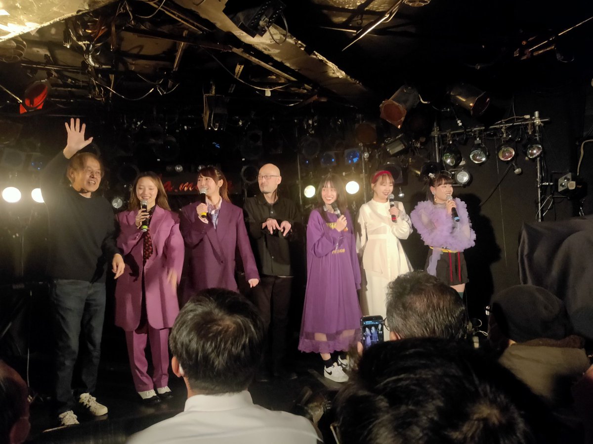 tetsuro0's tweet photo. 昨年末に前事務所を卒業してから初めてのライブ。
思いを込めて選曲した「始まりの予感」で幕を開けたライブは最後まで最高の盛り上がりでした👍
最初の一歩に不安もあったと思いますが年明け早くも機会を設けてくれた矢部浩志さん。
アルバムリリースおめでとうございます🎉
#WayWave 
#MUSEMENT https://t.co/GzdKtTswnL