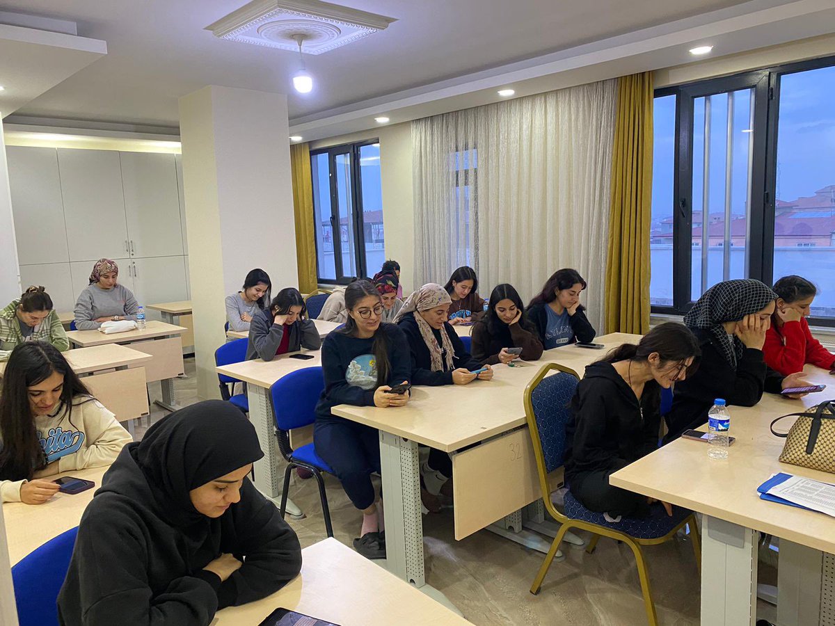 IgdirKYGM's tweet photo. 📌Süreyya Sülün Hanım Yurdu

 'Konuşma sanatını bilen adam, düşündüklerinin hepsini söylemez; fakat söylediklerini düşünür de söyler.'

Diksiyon kursumuz öğrencilerimizin yoğun katılımıyla başladı☺️👏

#KYGM 
#SeninyurdunGSB https://t.co/UCndW9wAAj