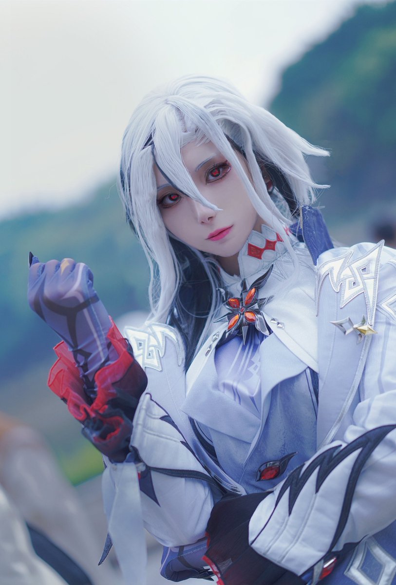 “我的孩子們，受你照顧了”

啊啊啊啊，✍️不夠，真的不夠

廣州螢火蟲D1
 Take photo :<a href="/YoshePlays/">Yoshe</a>

#原神 #原神cos #genshinimpactcosplay #genshin 
#cosplay #cos #cosplayer #cosplaygirl #cosplayers #角色扮演 #gamecosplay
#大冰丘丘 
#廣州螢火蟲動漫游戲嘉年華 
#僕人 #knave #ARLECCHINO