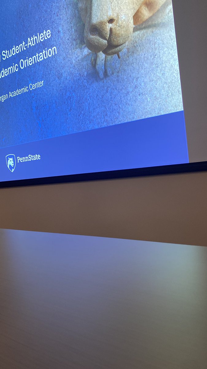 1iamandrews's tweet photo. Early and in the front row for class. @coachjfranklin https://t.co/EtrEaRG0pp