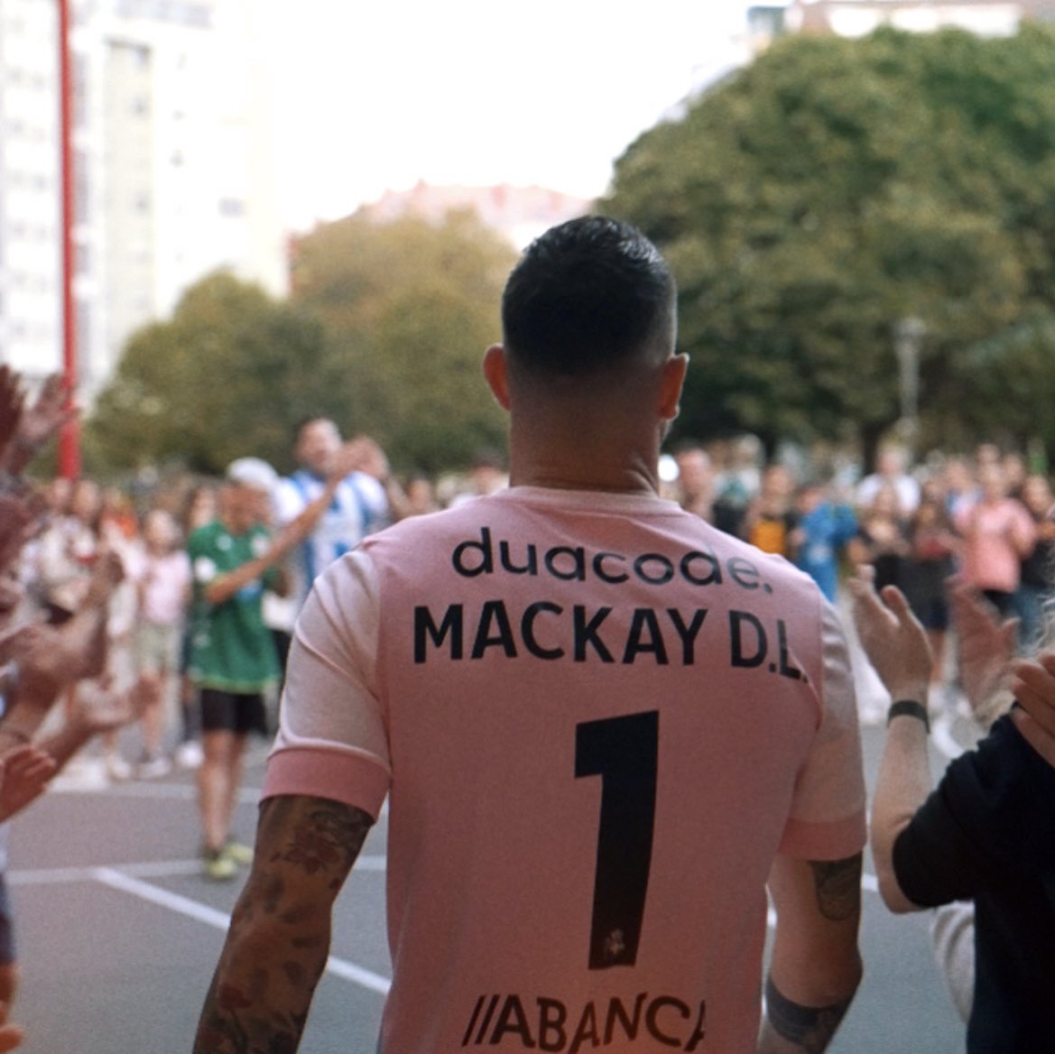 Fabeiro24's tweet photo. Subir o bajar es lo de menos... Lucha, garra y sentir la camiseta! Ian siempre en mi equipo! Un ídolo que se carga gente que no siente los colores! https://t.co/h7ZPfoPBQ3