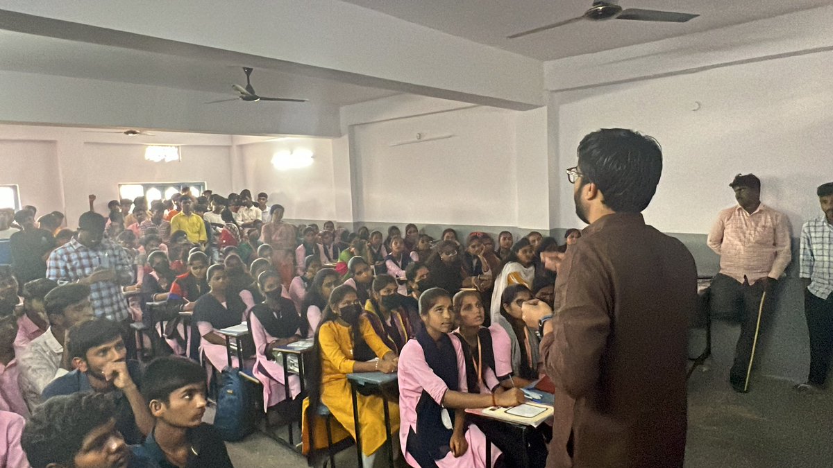 ImKeshavSoni's tweet photo. Empowering youth through knowledge! 

Addressed Students of Vasavi Vocational Colleges, Ibrahimpatnam during the “Yuva Swavalambi Diwas” celebration marking Swami Vivekananda's birth anniversary, organised by @swadeshimanch. Shared insights into how @SwavalambiB is working towards fulfilling the gap between the Opportunities and Skills and how everyone can be a part of this campaign.

Let's inspire and aspire to support the journey towards self-reliance! 

#SwadeshiJagranManch #SwavalambiBharatAbhiyan