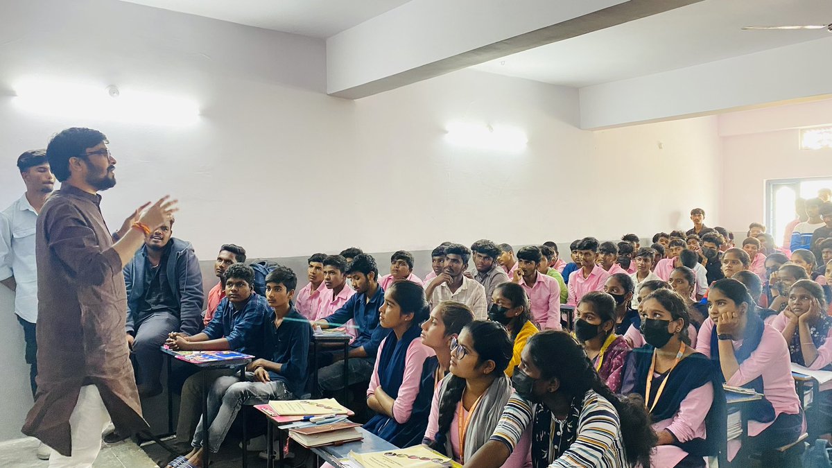ImKeshavSoni's tweet photo. Empowering youth through knowledge! 

Addressed Students of Vasavi Vocational Colleges, Ibrahimpatnam during the “Yuva Swavalambi Diwas” celebration marking Swami Vivekananda's birth anniversary, organised by @swadeshimanch. Shared insights into how @SwavalambiB is working towards fulfilling the gap between the Opportunities and Skills and how everyone can be a part of this campaign.

Let's inspire and aspire to support the journey towards self-reliance! 

#SwadeshiJagranManch #SwavalambiBharatAbhiyan