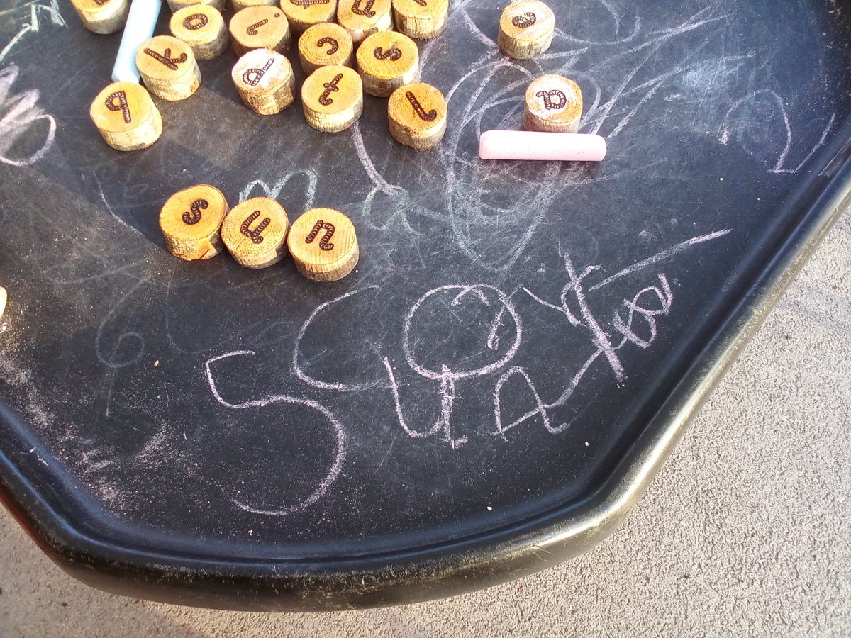 GCPFS2's tweet image. @PrimaryGreat The children have been using their phonic skills to make some words and then practised writing using chalks. #gcpliteracy #gcpearlyyears