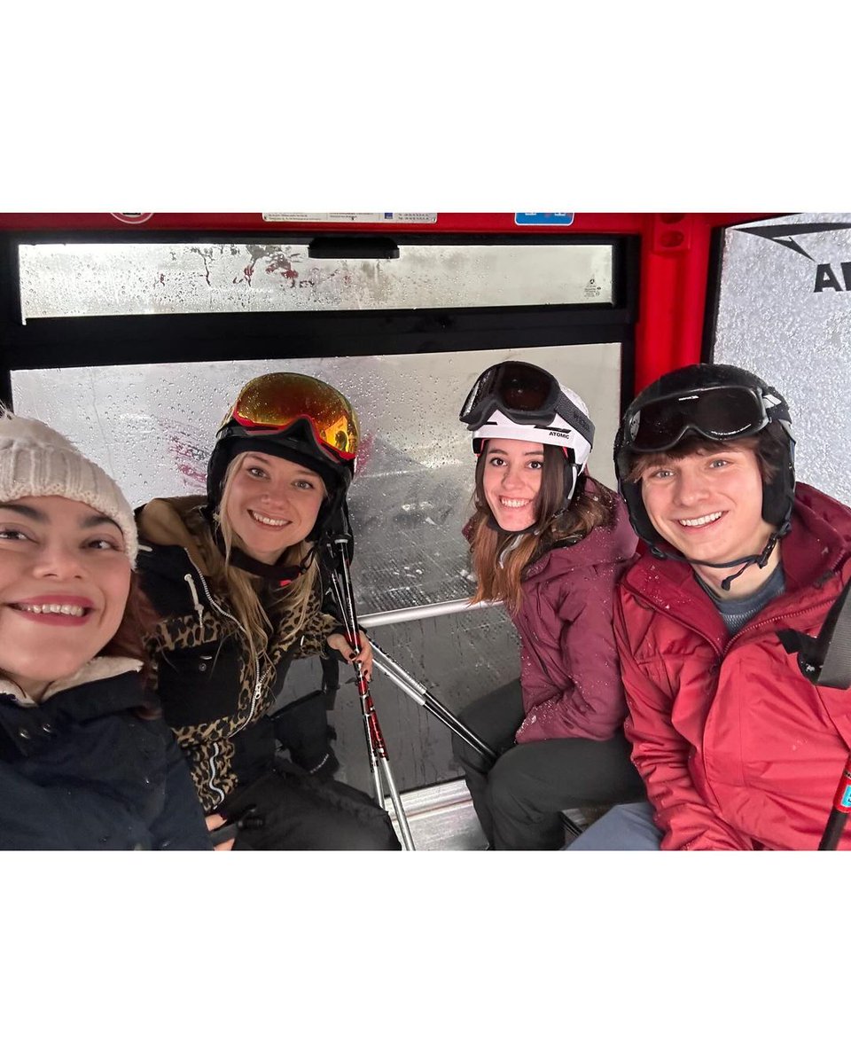 qsmpirlbr's tweet photo. Novo post da Kristin em seu instagram, com algumas fotos com o pessoal!

(@/trixtin no instagram) https://t.co/VExgdxnL6P
