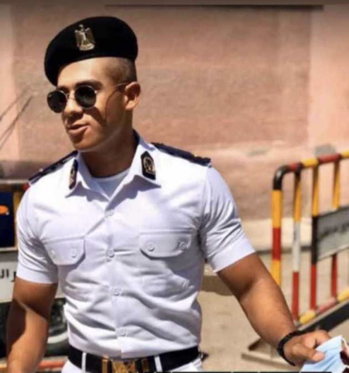 اللهم ارحم ابراهيم حاتم رحمه واسعه، اللهم اغسله بماء وثلج وبرد ونقه من الخطايا والذنوب كما ينقى الثوب الأبيض من الدنس اللهم ابدله دارا خيرا من داره واهلا خيرا من اهله وارزقه الجنه بدون مناقشة حساب ولا سابقة عذاب اللهم سامحه و تجاوز عما تعلم واجعل قبره روضه من رياض الجنه يا الله🤍