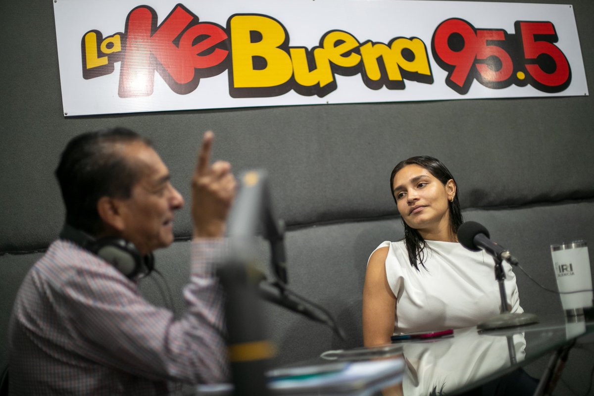 Viri_VV's tweet image. ¡Buenos días! ☀️ 

Comenzamos la mañana en entrevista con Noemí Hernández y José Luis García, en La KeBuena 95.5 FM informando sobre el avance de los #ProgramasBienestar 

Hoy fue una entrevista diferente porque, además de poder atender las inquietudes del auditorio, también…