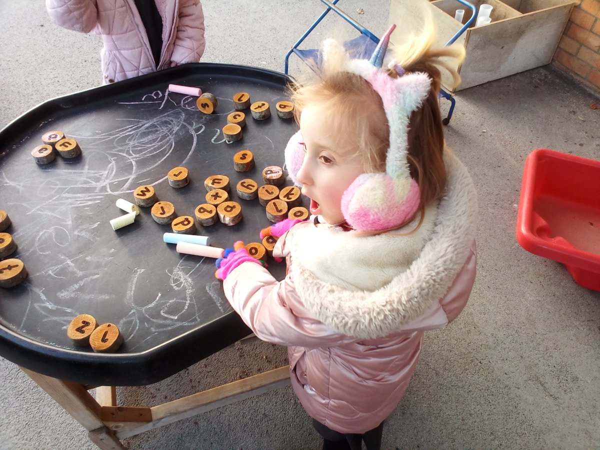 GCPFS2's tweet image. @PrimaryGreat The children have been using their phonic skills to make some words and then practised writing using chalks. #gcpliteracy #gcpearlyyears