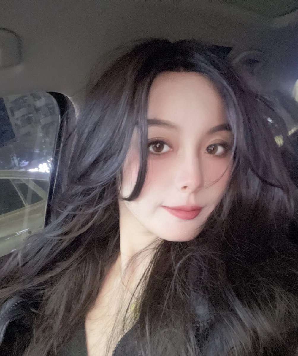 睇女孩子，唔得靠近睇，因為靠近嘅話。。。。你會離唔開嘅