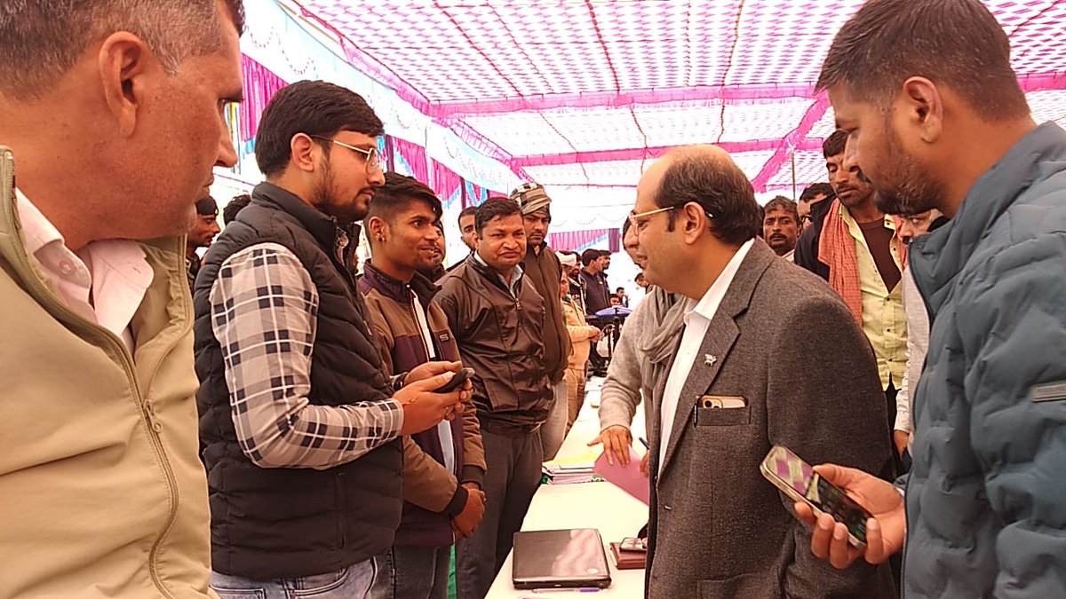 DCDMTonk's tweet photo. #Tonk
जिला प्रभारी सचिव श्री संदीप वर्मा ने ब्लॉक देवली के ग्राम जूनिया एवं पंचायत समिति पीपलू के ग्राम प्यावड़ी में आयोजित विकसित भारत संकल्प यात्रा शिविर का अवलोकन किया।
@DIPRRajasthan 
@RajCMO https://t.co/ycuNYKq9Ov