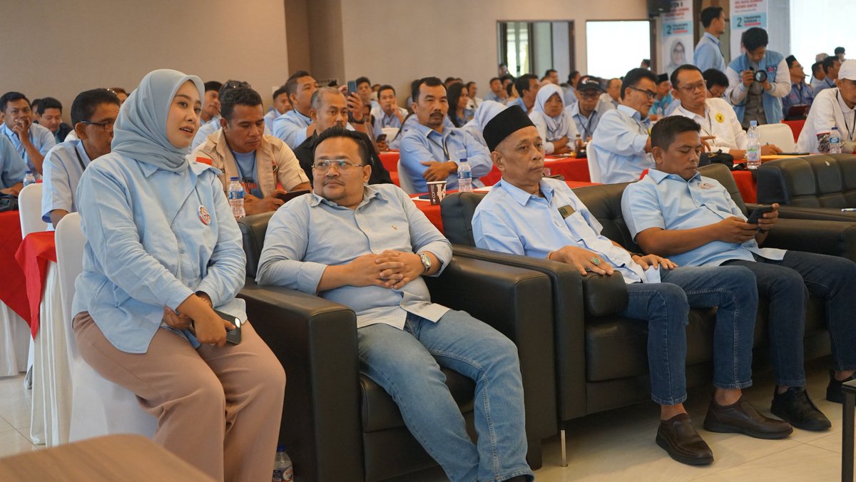 prima_or_id's tweet photo. Menghadiri undangan Komunitas Relawan @prabowo @gibran_tweet Se Provinsi Banten. Ketum PRIMA menegaskan, Prabowo-Gibran adalah figur kepemimpinan nasional yang kuat dan tidak akan goyah menghadapi tekanan apapun, termasuk tekanan asing dalam membangun industri nasional, (9/01/24) https://t.co/AQWRCqejKJ