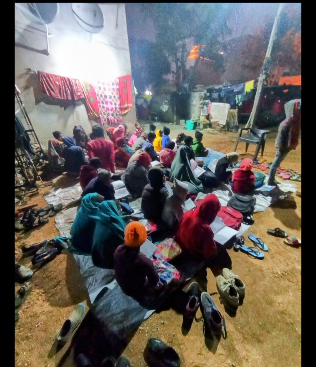 DcBhakhar's tweet photo. Improving slum education ✍️😇❤️
#dcbhakhar
#slum
#improving_slum_education
#education
#educationforall
#motivation
@EduMinOfIndia @rajeduofficial @RbseAjmer @UNESCO @MoRD_GoI @DoPTGoI @RajGovOfficial @RajCMO @pantlp @withabhinsui https://t.co/HHZZbEPDkJ