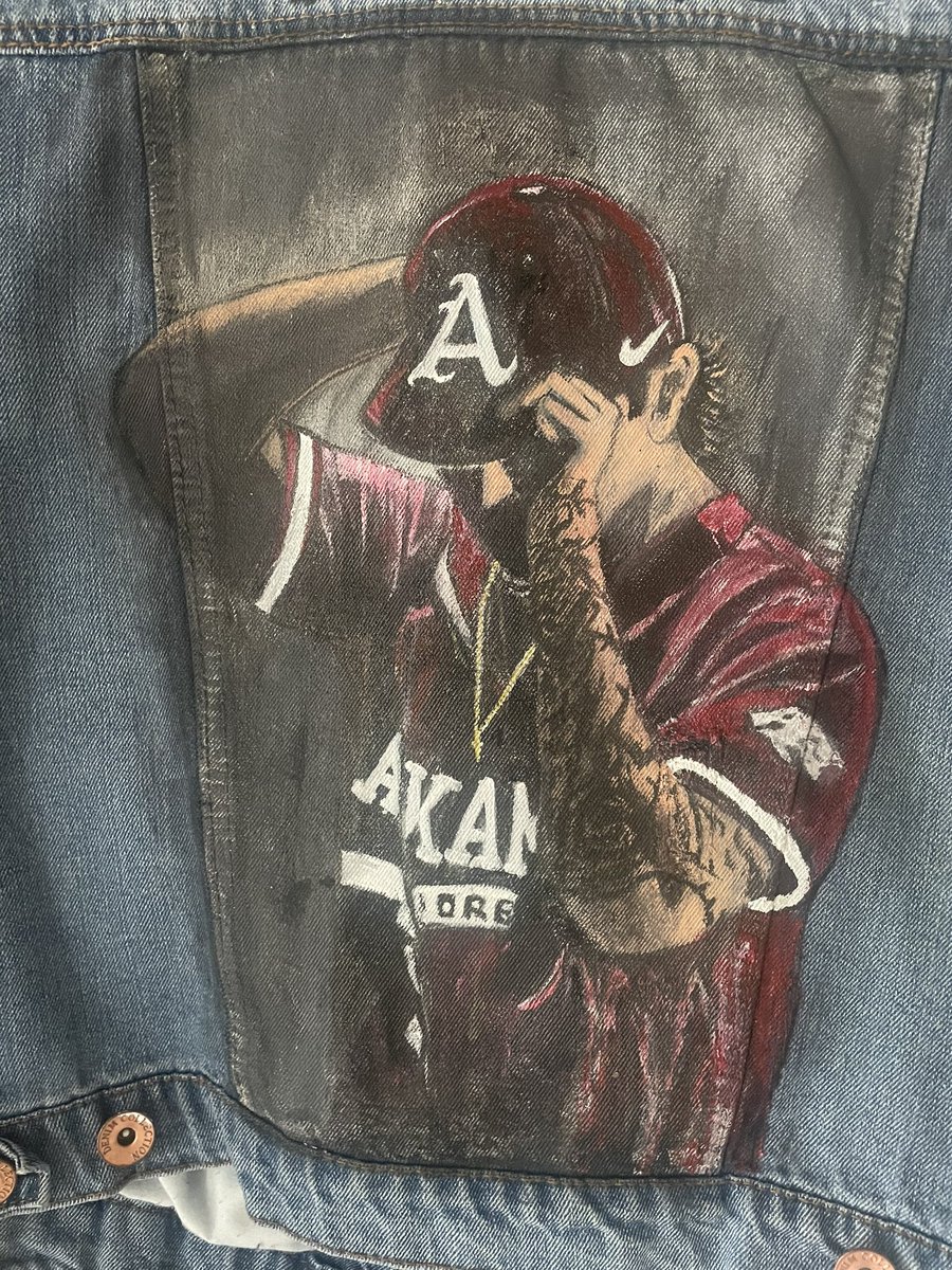 Just wanted to take a minute to brag on my Mom's artistic talent!! She painted this baseball picture of Brady on a denim jacket for me for Christmas. I can't wait to wear it to the Razorback baseball games this season! Thank you so much Mom, I love it!! ❤️⚾️🐗