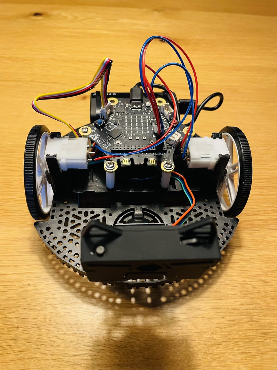 r_schulz_maker's tweet image. Warum einen Roboter nicht mit einer KI Kamera steuern 🤔?Ob ObjectTracking oder LineTracking Mode. @dfrobotcn AI Vision Sensor #HUSKEYLENS meets @CalliopeMini .Und das @Pololu Romi Chassis Kit passt auch perfekt zum neuen #CalliopeMini V3.0. #informatikunterricht #STEM #robotics