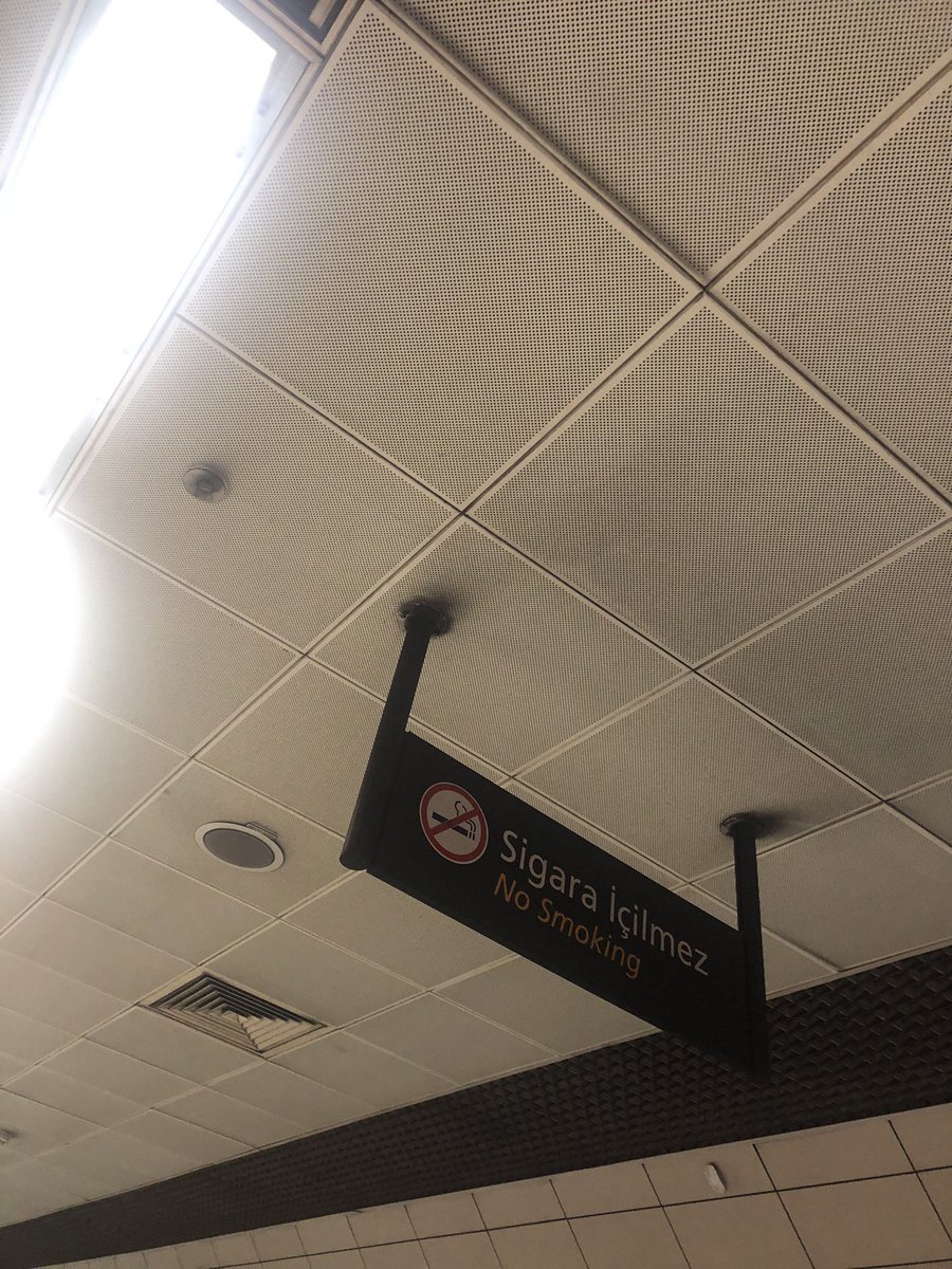 DenizAltindas's tweet photo. İtü Ayazağa metro durağındaki bu tabela kaynak yerlerinden hasarlı olup, rüzgarda çok şiddetli sallanmaktadır. Herhangi bir kazaya mahal vermemesi için müdahale gereklidir @ekrem_imamoglu @IBBcozummerkezi @metroistanbul https://t.co/sx1okTPgVv