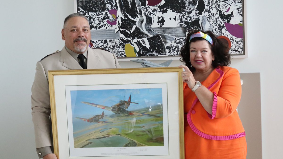 UKdefUS's tweet photo. When British Defence Staff in the US learnt their American friend Kevin Billings was awarded an OBE in the King’s New Year's Honours list, they were thrilled. The appointment recognises many years strengthening relations between our two 🇬🇧-🇺🇸 Air Forces &amp; is truly well deserved. https://t.co/9NQdU5KGQW