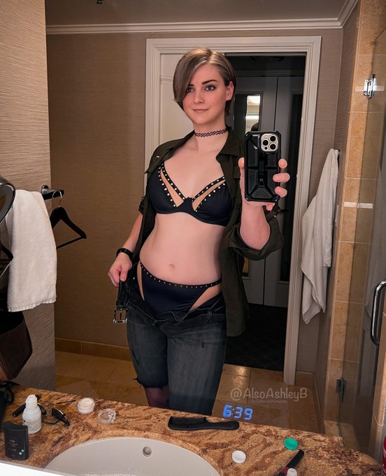 1 pic. The beach isn't ready for me ? https://t.co/3YXxgvofCx https://t.co/9u1Qfn7Fcr