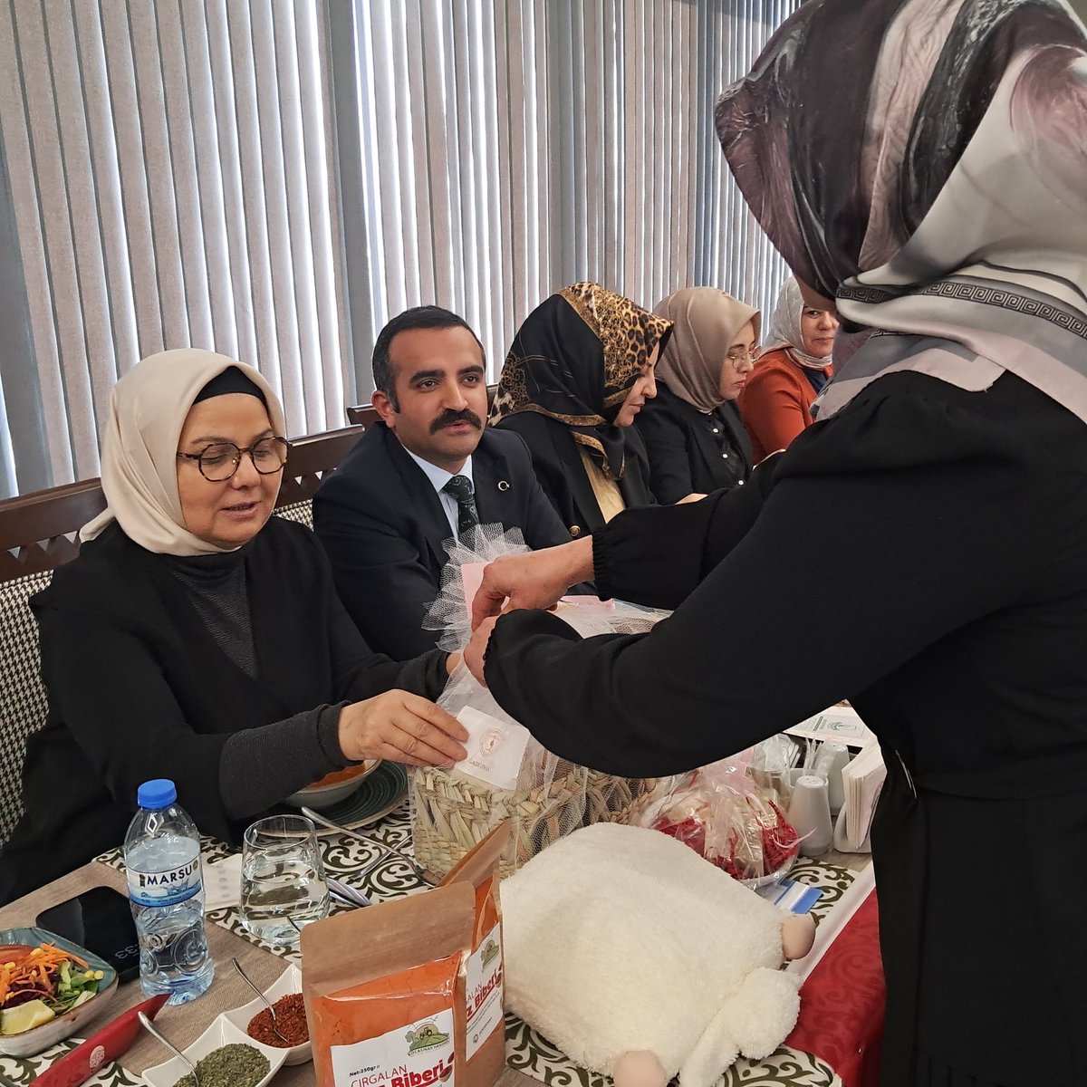 TBMM Milli Savunma Başkanı ve Kayseri Milletvekili Sn. Hulusi AKAR, B.Ş.B Memduh BÜYÜKKILIÇ, Ak Parti Kayseri Milletvekillerimiz Sn.Ayşe BÖHÜRLER, Sn. Bayar ÖZSOY, Vali Yardımcımız Sn. Ömer TEKEŞ ve Koop. Başkanlarımızın katılımıyla Kooperatiflerimizin tanıtım etkinliği yapıldı.