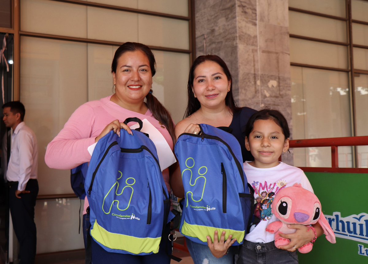 comfamiliarh's tweet photo. ¡Iniciamos la jornada de entrega del kit escolar! 

Una experiencia rápida, organizada y llena de sonrisas. Te esperamos del 9 al 15 de enero en Neiva, Garzón, La Plata y Pitalito. 📚🎒🍎📝 desde las 8:00 a.m. a 8:00 p.m. 

#PortuProgresoTodo
#ComfamiliarHuila
#kitescolar https://t.co/KsafHD1kVu