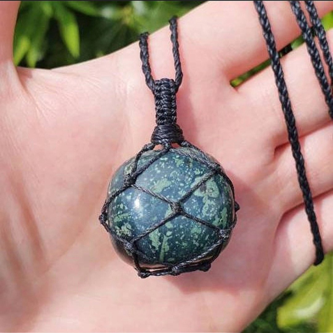 OrphicCrystal's tweet photo. I love the tranquil green of Kambaba Jasper!It seems to hold the wisdom &amp; essence of #nature &amp; reminds me that soon #spring will be here bringing new life &amp; longer days (pls hurry up 😂)🌿
This #pendant is available now. Dm to adopt!#handmadejewelry #crystals #smallbusiness #gift https://t.co/M47gxBHzIL
