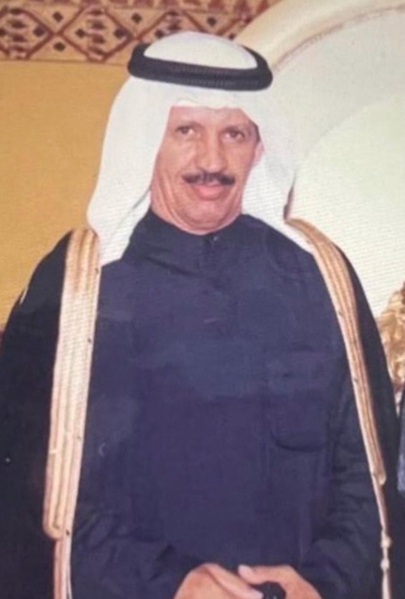 الله يرحـم من كسـب دنيا ودين 
دون المواجيب الكبيره ما انحنى

وما مات من خلف طليقين اليمين 
عـود ٍ زرع بعياله الطيب وجنـى
 
#رشيد_العصلب