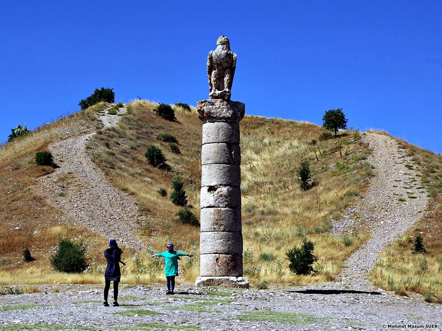 masumsuer's tweet photo. Karakuş (Karakush) Tumulus is a monument, for Queen Isias and Princesses Antiochis and Aka I of Commagene, built by Mithridates II in 30-20 BC. Adiyaman, 2019. #Adiyaman #semsur #historic #Commagene #MonumentHistorique #travel #travelphotography #landscapes #photo #masumsuer https://t.co/mj6hw6OAXm