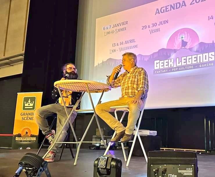 ArkeoToys's tweet photo. Ce week-end aux #geeklegends, j'ai pu interviewer Denis Laustriat, la voix de Legolas dans le seigneur des anneaux ! 🧝‍♂️
Et oui, je n'ai pas pu m'empêcher de le faire parler de soleil rouge 🌞
😂 https://t.co/r6qQVi0Cq6