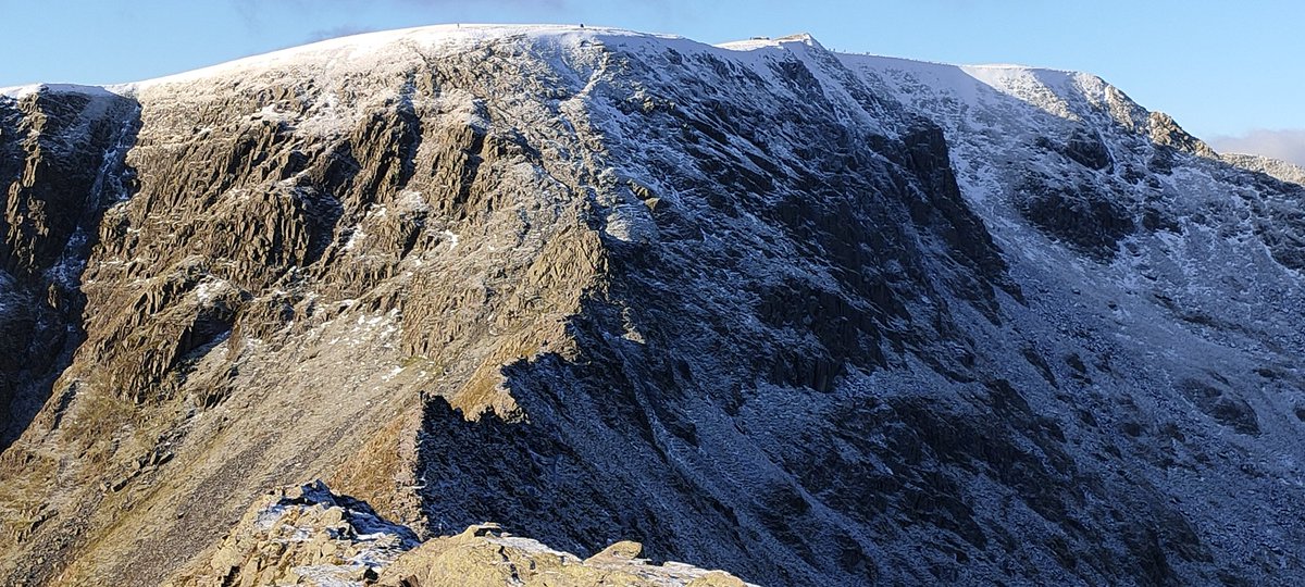 LakesWeather's tweet image. The iconic #stridingedge - an enjoyable scramble on dry rock &amp;amp; grippy snow today thanks to the sunshine but #microspikes still strongly recommended for the wintery headwall especially if you deviate from the optimal line #summitsafely Zac