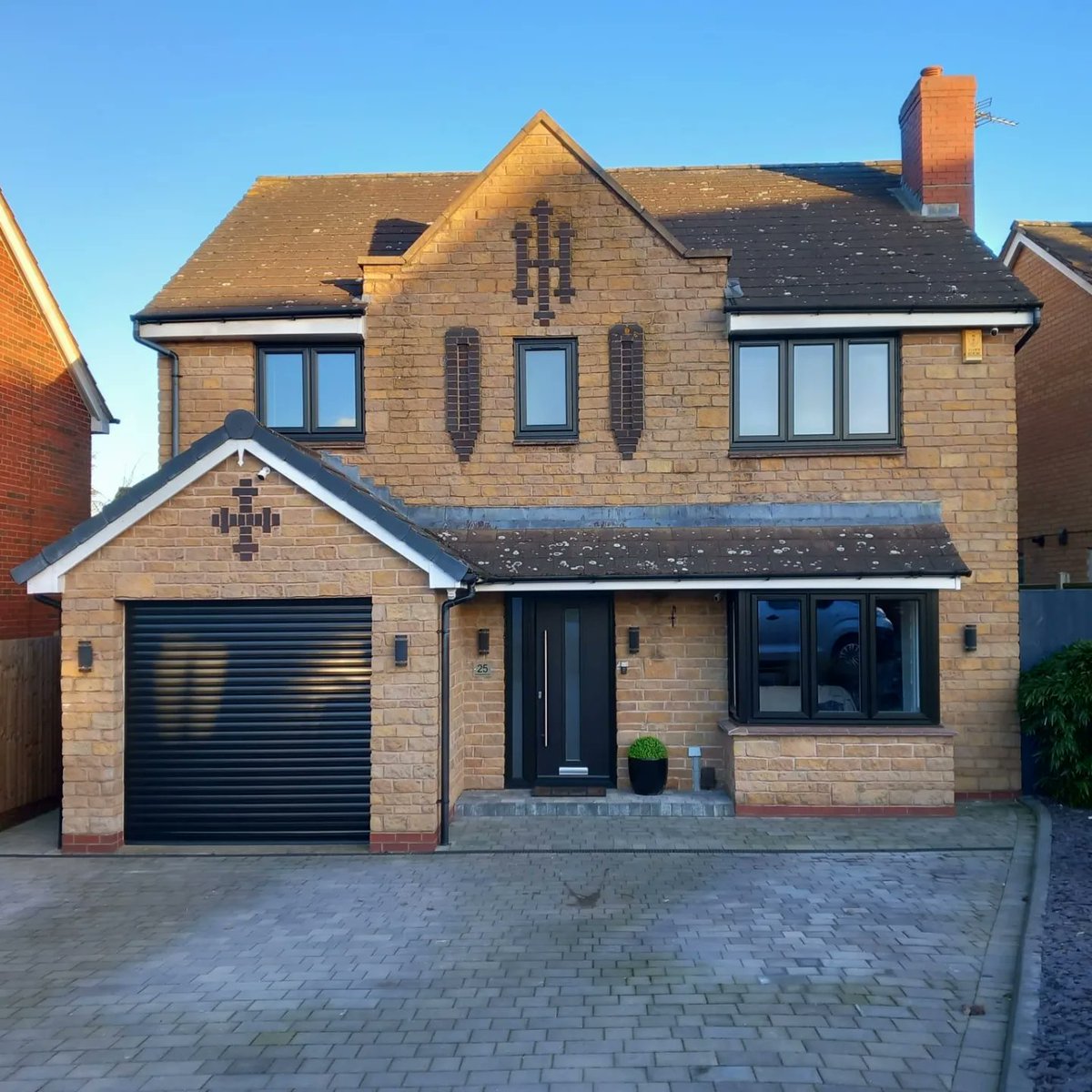 Rushcliffe0's tweet photo. Latest installation of Black on White A-rated windows and doors installed in Bingham #freequotations  #greatprices #localcompany #localpeople #certassregistered #10yearwarranty https://t.co/jW9jeDCmui