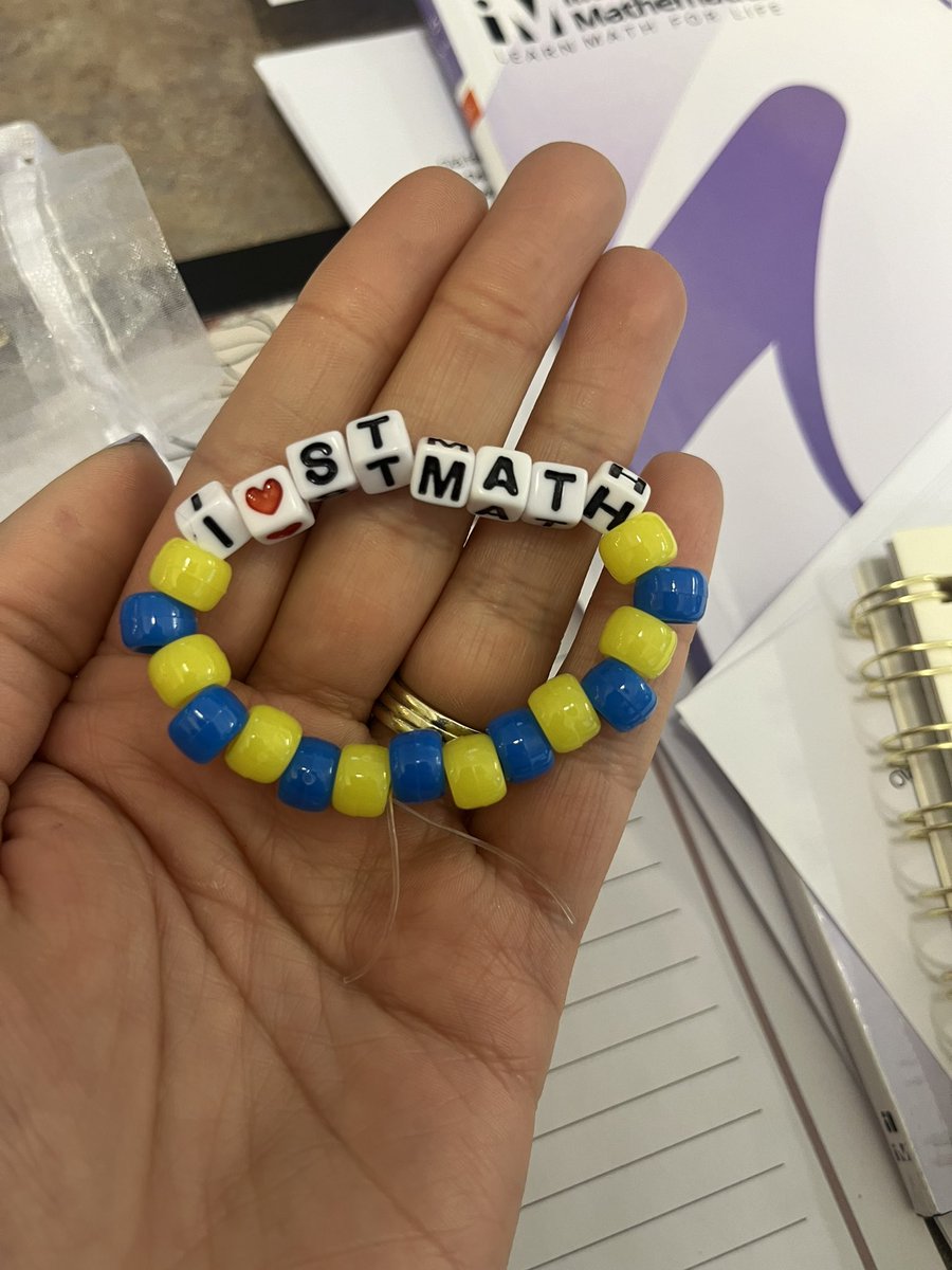@frps_Letourneau knows how much we all love friendship bracelets so we designed an @STMath one! Thank you Ms Nunes for making the very first one to start us off!!!