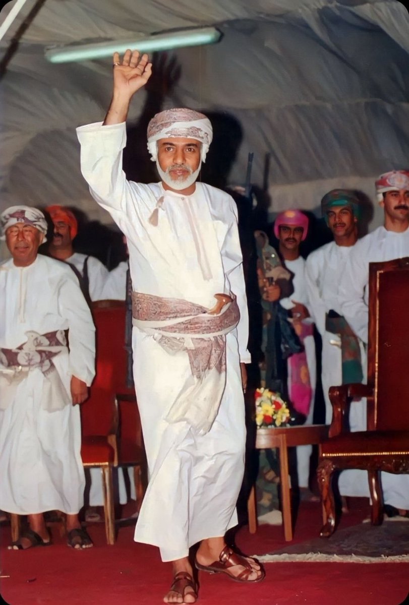 II97II4's tweet photo. سيمَر بنا ذكراك ، سيَحرك ما بنا من ألم يا من كان قلبه رحيَما بنا ، اقترب العاشر من يناير ، فأن الشُوق طال والجرح لُم يَبرى 

طُبت في جنات الخلد ضاحكاً مستبشراً ♥️.
#قابوس_بن_سعيد https://t.co/Z1Af8YFmS8