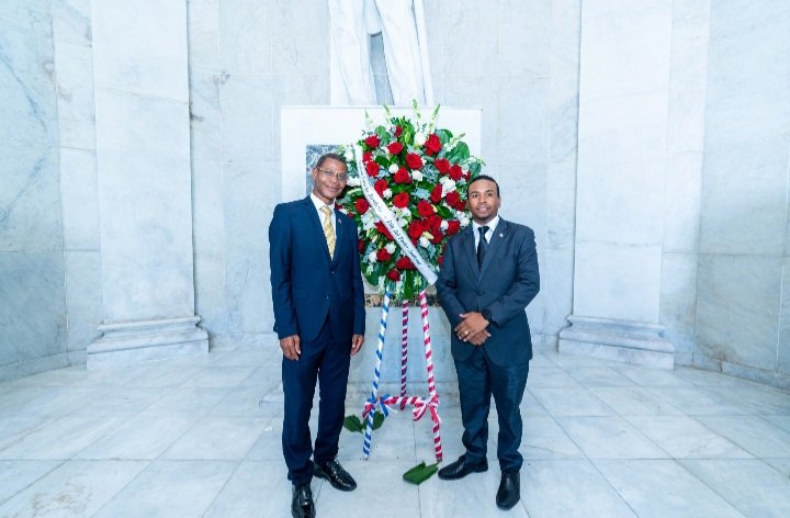 hipolitogironr's tweet photo. En el Altar de la Patria en la Ofrenda Floral con motivo del #DiadelPoderJudicial en repretación de @alguacilesdom en atención a invitación del @PoderJudicialRD junto a @adonissolano @coduerd @JoaquinFerndez @PMontillaC @5Dialogo @CamiloLorenzoTV @CDN37 https://t.co/Gv7Ghcc4Fu