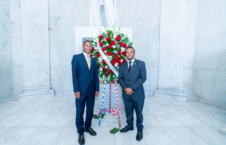 hipolitogironr's tweet photo. En el Altar de la Patria en la Ofrenda Floral con motivo del #DiadelPoderJudicial en repretación de @alguacilesdom en atención a invitación del @PoderJudicialRD junto a @adonissolano @coduerd @JoaquinFerndez @PMontillaC @5Dialogo @CamiloLorenzoTV @CDN37 https://t.co/Gv7Ghcc4Fu