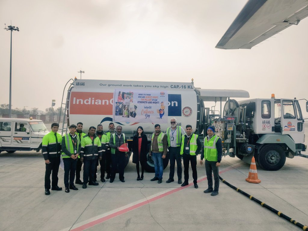 TatuJit's tweet photo. Celebrating "Indian Oil Customers Day" at Jaipur AFS @IndianOilcl
With 
@airvistara
@AirIndiaX
@airindia @IndiGo6E 
@Jaipur_Airport @flyspicejet @AdaniOnline @allianceair
@ThaiAirAsia 

We Thank You All customers to Indian Oil Corporation Ltd https://t.co/K5HqWtVszq