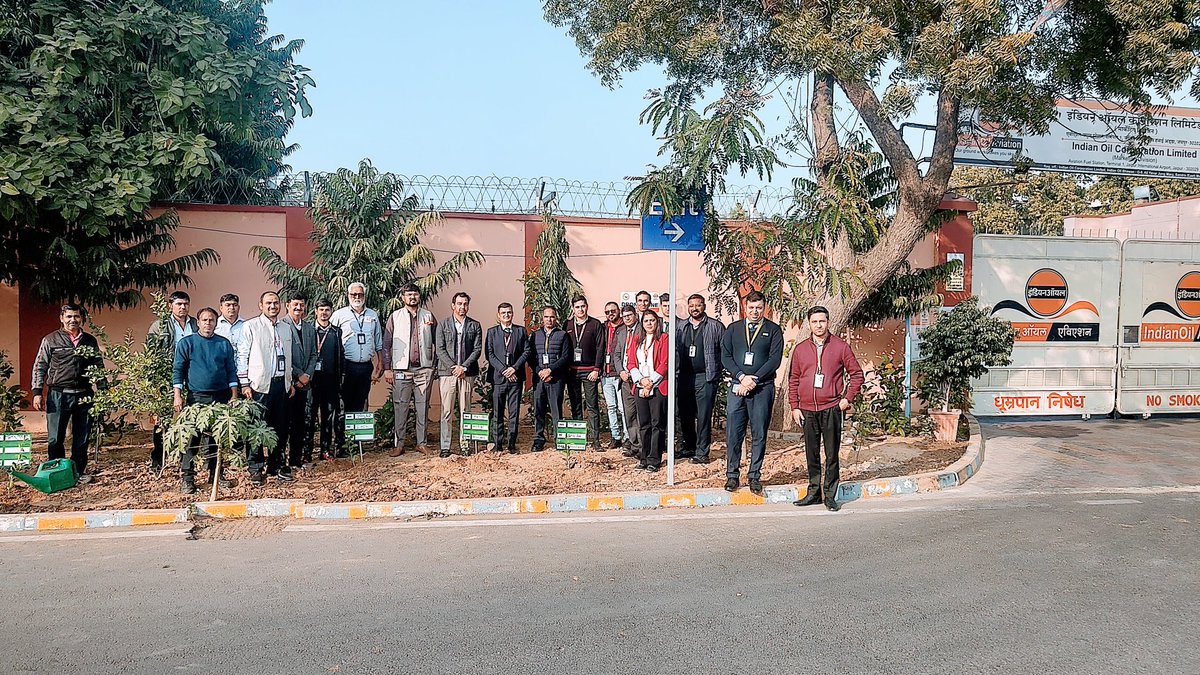TatuJit's tweet photo. Celebrating "Indian Oil Customers Day" at Jaipur AFS @IndianOilcl
With 
@airvistara
@AirIndiaX
@airindia @IndiGo6E 
@Jaipur_Airport @flyspicejet @AdaniOnline @allianceair
@ThaiAirAsia 

We Thank You All customers to Indian Oil Corporation Ltd https://t.co/K5HqWtVszq