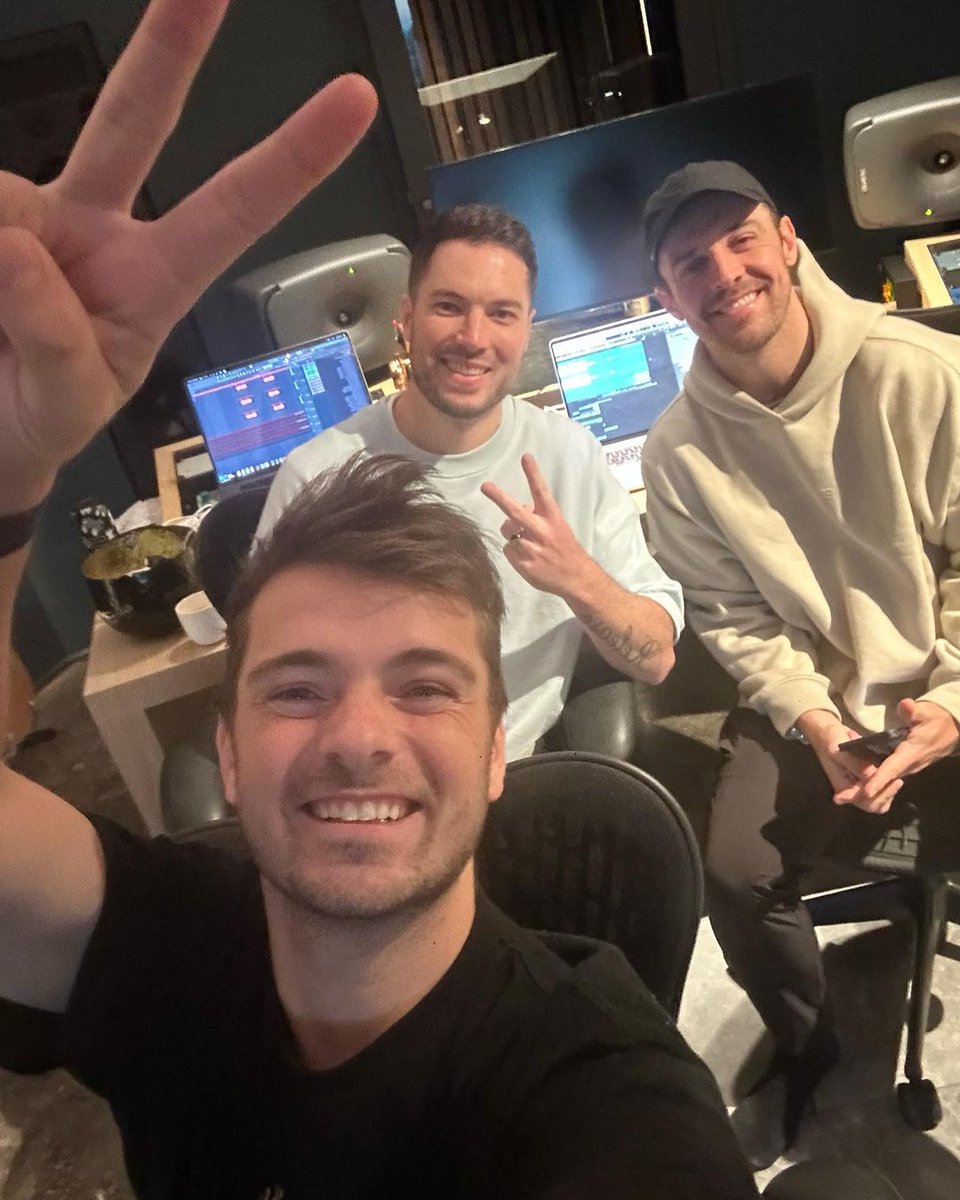 MartinGarrix's tweet photo. finalizing something fun! @ThirdPartyLive https://t.co/AUO9zsJ7I9