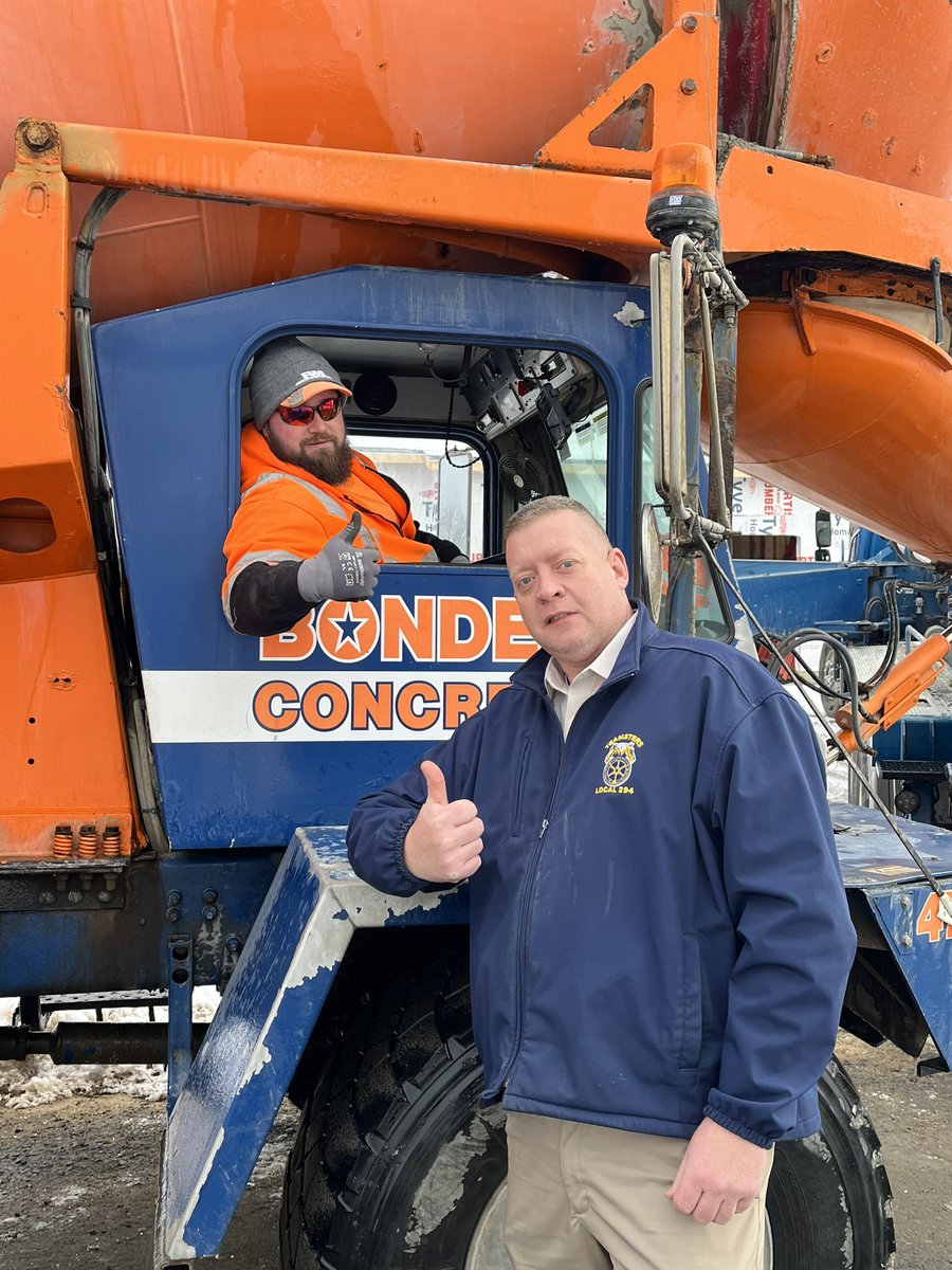 Teamsters294's tweet photo. Teamsters deliver the best concrete! Our brothers from Bonded Concrete pouring a foundation for a strong house! Thanks for all your hard work out there. @Teamsters @KoniszewskiStan @Quacky294 @TeamsterHughes #UnionWork https://t.co/Df5GVodXbP