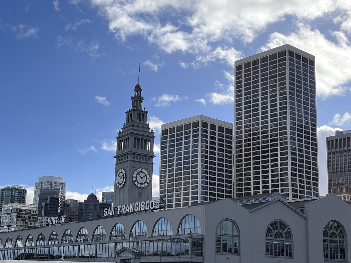 scottwhoatson's tweet photo. Bit of day off lux R&amp;R San Fran style….

#ontour #usa #sanfrancisco #dayoff #restandrelaxation #sunshine #blueskies #pottedpotter #maldivesboycott #thecitybythebay #thejay #thejayhotel #views #architecture #january #wharf #sanfran #transamericapyramid https://t.co/TzGyUZ0vcT