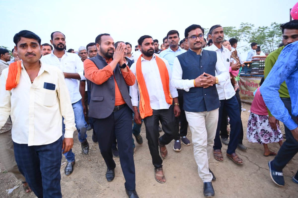 DipeshSahuBJP's tweet photo. बेमेतरा विधानसभा क्षेत्र के ग्राम संडी में आयोजित मंडई कार्यक्रम में सम्मिलित हुआ।
#mladipeshsahu #विधायक_बेमेतरा #bemetaranews #MLA #bemetara #vidhayak #Dipesh #dipeshsahu https://t.co/faRJwi3MTY