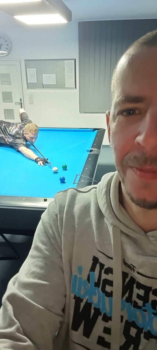 KazimirTV's tweet photo. Unser Auto wurde aufm Parkplatz angefahren. Schuldigen gefunden. Polizei, Anwalt und Gutachter aufgesucht bis eben.

Daher heute die Schnauze voll.

Bin beim Billard. Morgen dann wieder Simracing.

Gehabt euch wohl. https://t.co/Y234THdvlY