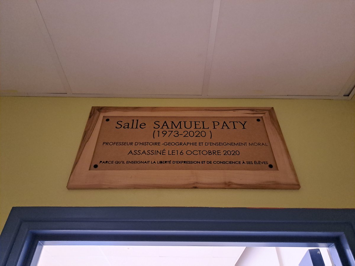 lpmarcgodrie's tweet photo. Le 22 Décembre, dans le cadre de la journée de la #laïcité  et pour clôturer la semaine du @CESCE, la salle Samuel Paty a été inaugurée au @lpmarcgodrie.
La plaque a été réalisée par nos élèves et apprentis de Bac pro Menuisiers Agenceurs.
@acpoitiers @cfaacademique 
#république https://t.co/dZx8NqNDnr