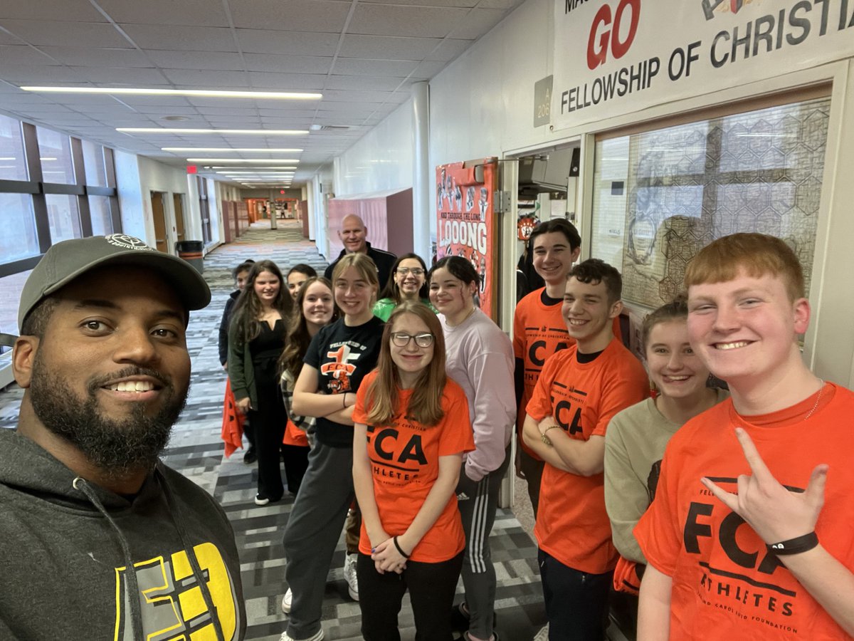 HallofFameFCA's tweet photo. Winter break is over, and our huddles are back in session, meeting and discussing Jesus together! Check out the Massillon Huddle with their matching orange FCA shirts, sponsored by the Paul &amp; Carol David Foundation!
#HallofFameAreaFCA #FCA247 #FCA https://t.co/cDUyZyX7Ln