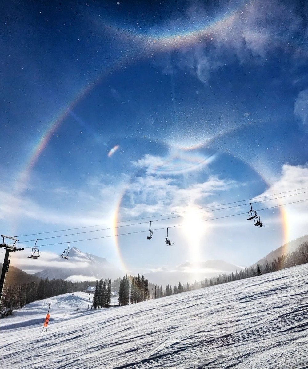 CalgaryTwitte's tweet photo. 🌨 Hello, Calgary! As winter blankets our city, it's time to celebrate the joy of winter sports.
📸: ins@banff_lakelouise
#ExploreCalgary #CalgaryExplorer #DiscoverCalgary #YYC #yyclife #YYCLife #CalgaryLife https://t.co/4mYjqodf3W