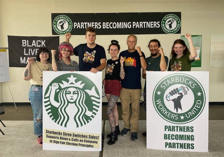 MerGarza's tweet photo. 📍Starbucks Boycott. 

La cancelación de Starbucks la detonó un tuit, así es. 
Todo comenzó cuando @SBWorkersUnited (un sindicato de baristas y representa al rededor de 9 mil baristas) publicó este tuit mostrando apoyo a Palestina y a Starbucks no le gustó nadita. https://t.co/8SyMnynvjA