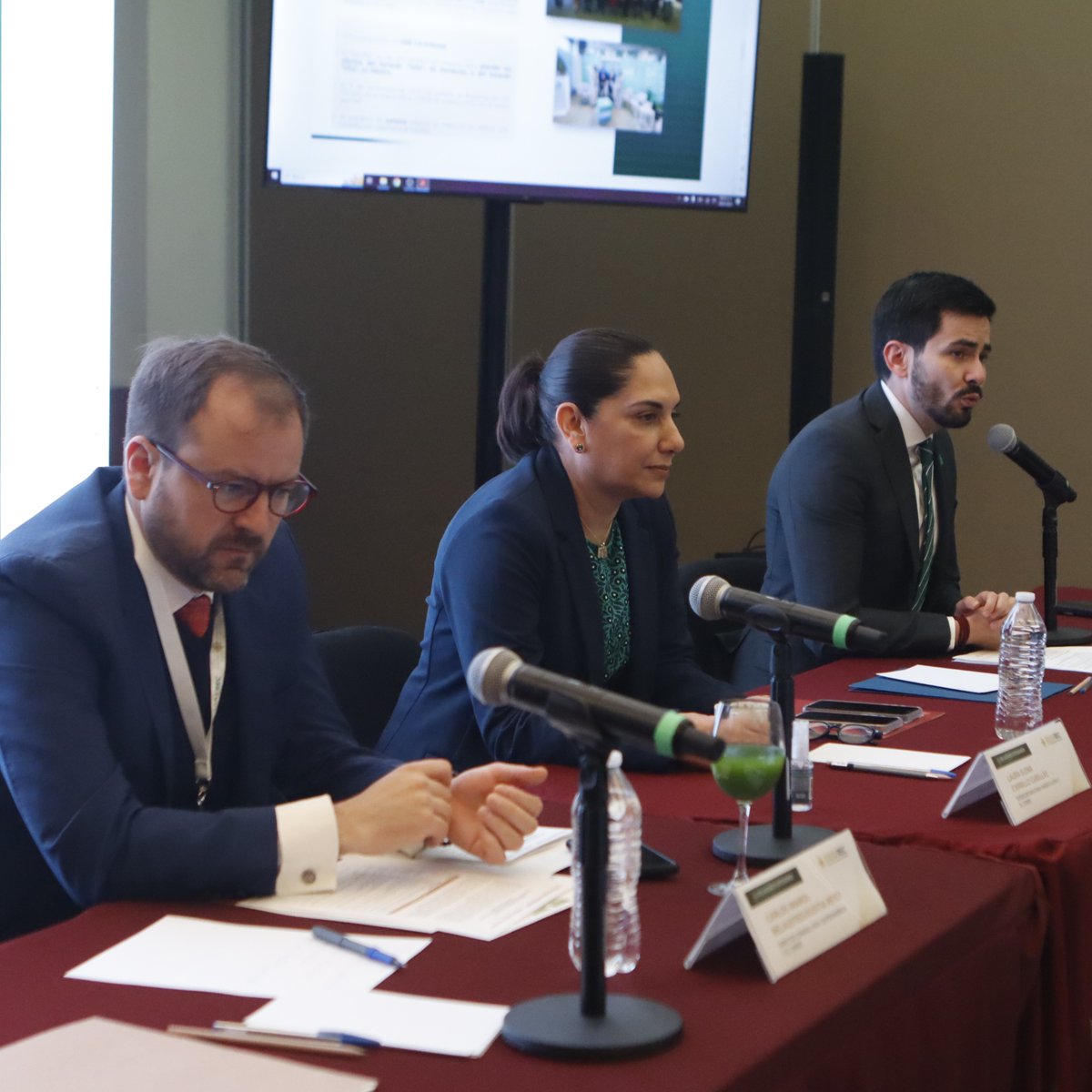 SRE_mx's tweet photo. 📸 En el segundo día de la #REC2024, las y los representantes de 🇲🇽 en América Latina y el Caribe realizan su reunión regional, en donde dialogan sobre distintos temas de interés para los pueblos de nuestra región, como igualdad y justicia, integración, iniciativas de México, entre otros.

🇲🇽🤝🌎
#DiplomaciaContundente
#DiplomaciaCercaDeTi
#DiplomaciaEfectiva
#SRECercaDeTi