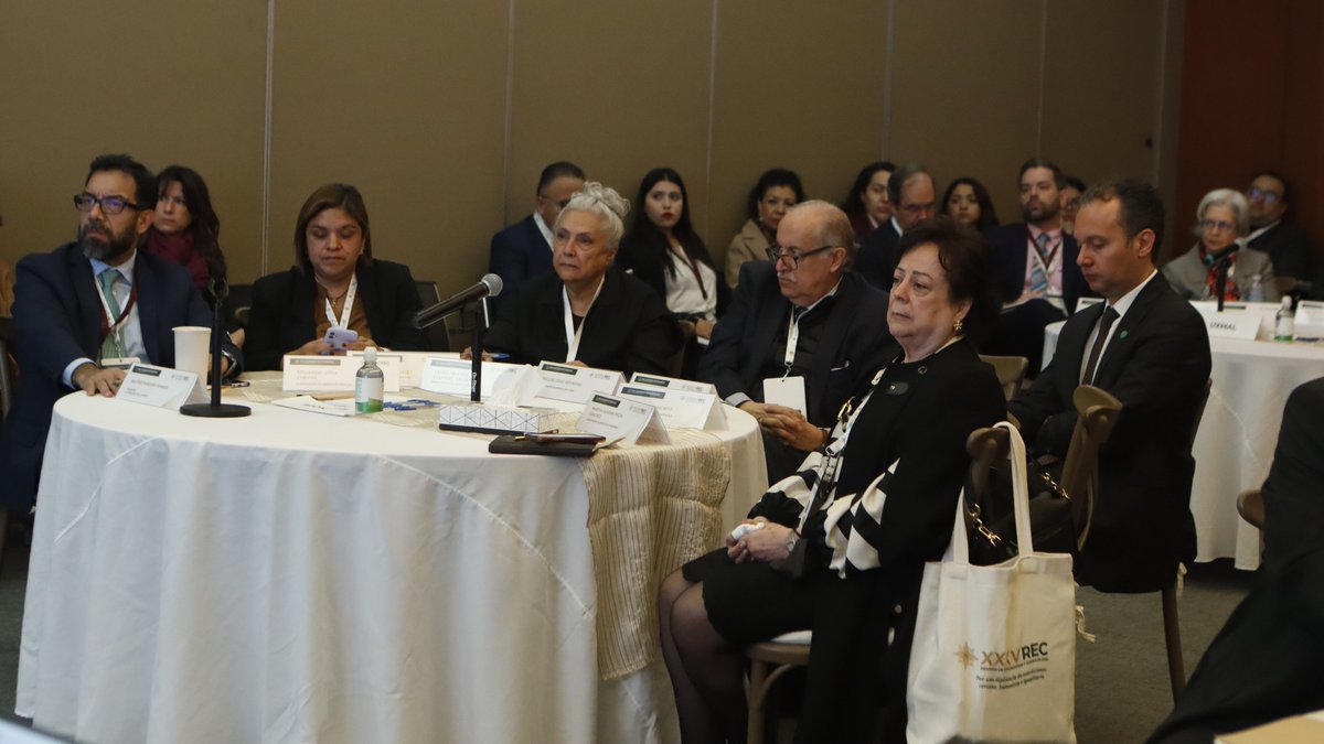 SRE_mx's tweet photo. 📸 En el segundo día de la #REC2024, las y los representantes de 🇲🇽 en América Latina y el Caribe realizan su reunión regional, en donde dialogan sobre distintos temas de interés para los pueblos de nuestra región, como igualdad y justicia, integración, iniciativas de México, entre otros.

🇲🇽🤝🌎
#DiplomaciaContundente
#DiplomaciaCercaDeTi
#DiplomaciaEfectiva
#SRECercaDeTi