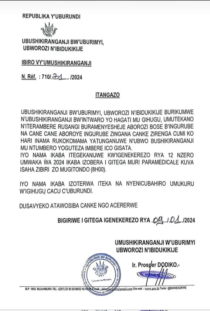 VitalRuyaga's tweet photo. Abarundi bati "wampay'inka, urakagira umwaka mwiza, inka, imirima n'ibibondo". Uwacu nawe ati murongerako na "Rugurube" kugira ya mbonakazoza ya 2040 idushware. Ejo mukabona abazagukwa bashoreye ingurube ntimuzovuge ngo ntavyo mwamenye. https://t.co/AArB74pW8Y